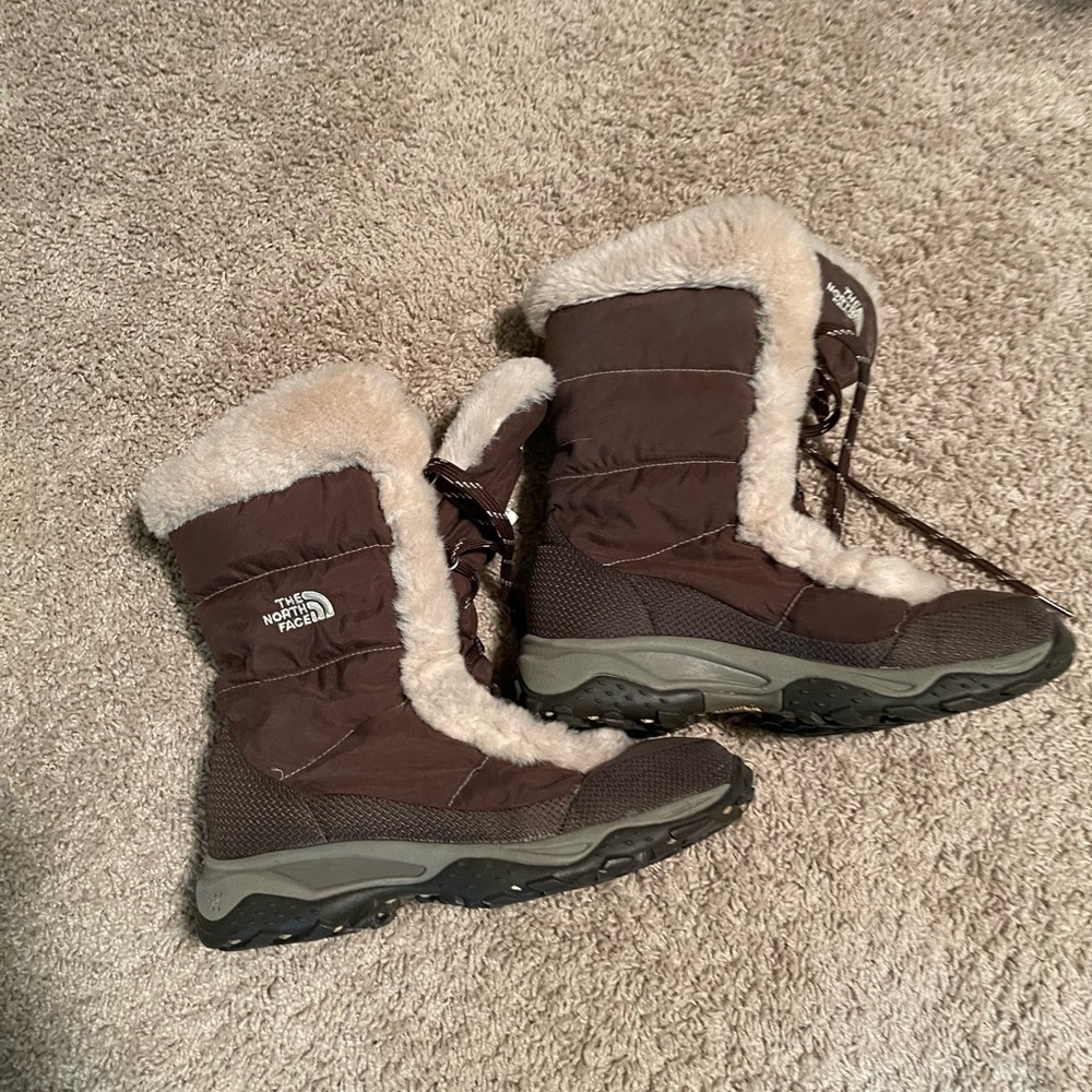 North Face snow boots- size 8